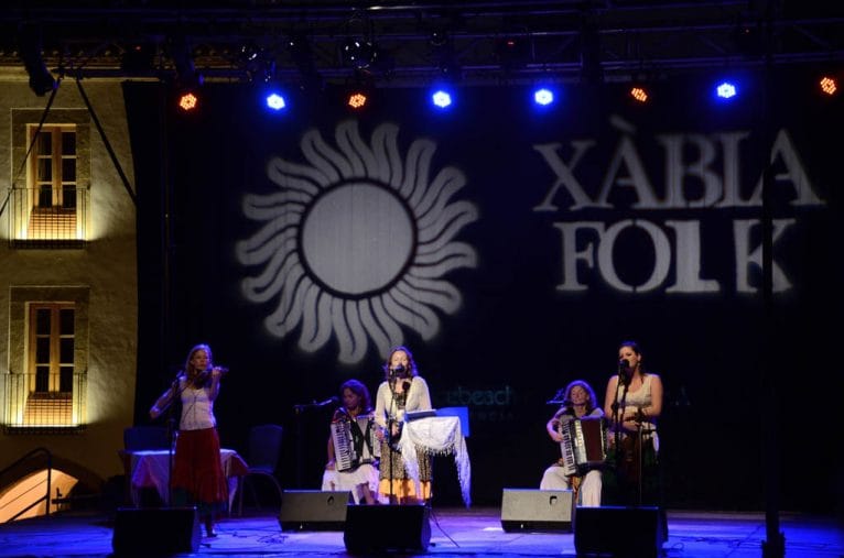 Actuación de Rodinka en Xàbia Folk 2013 01