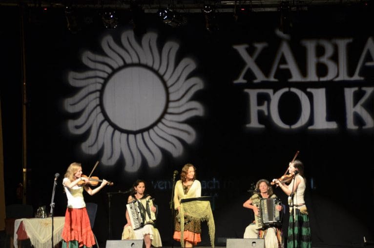 Actuación de Rodinka en Xàbia Folk 2013 02