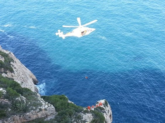 Simulacro de salvamento en el Cabo la Nao de Jávea