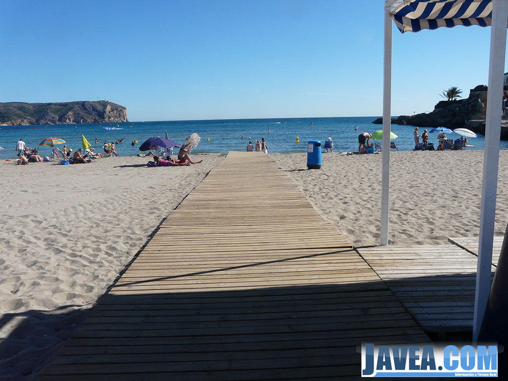 Punto de accesibilidad en la playa del Arenal de Jávea 01