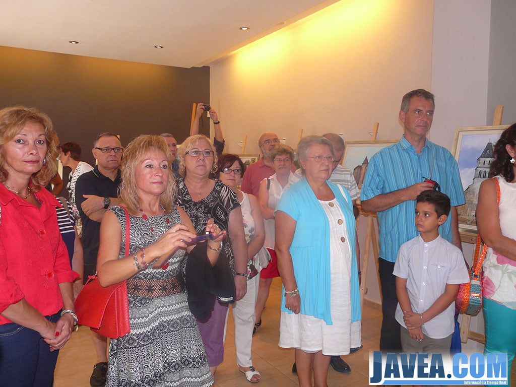 Vecinos de Jávea en la inauguración de la muestra