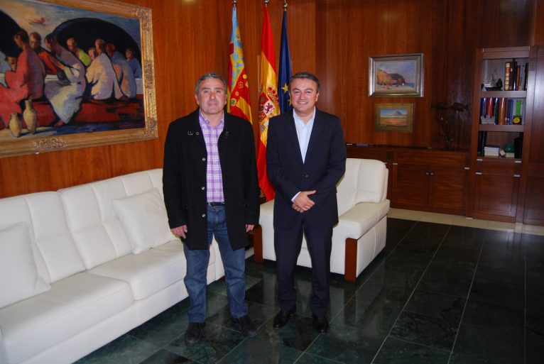 José Chulvi con el representante de la Asociación Barques Tradicionals