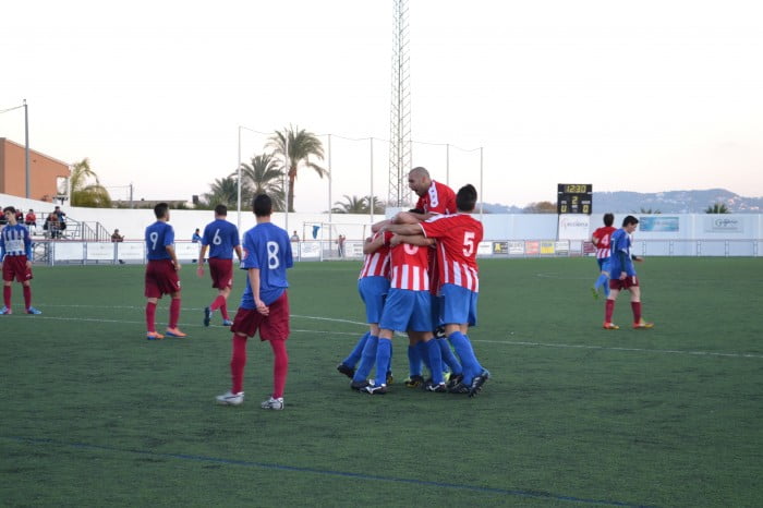 El CD. Jávea celebra el gol