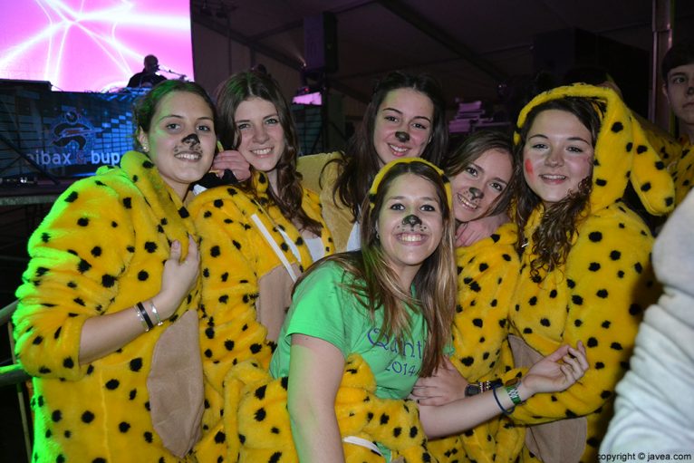 Grupo de quintas en la celebración del carnaval