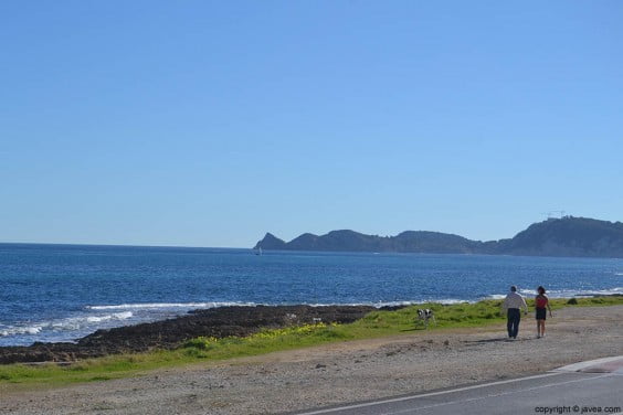 La playa del Primer Muntanyar de Jávea es en la que se instalan los chiringuitos de temporada y algunos servicios naúticos