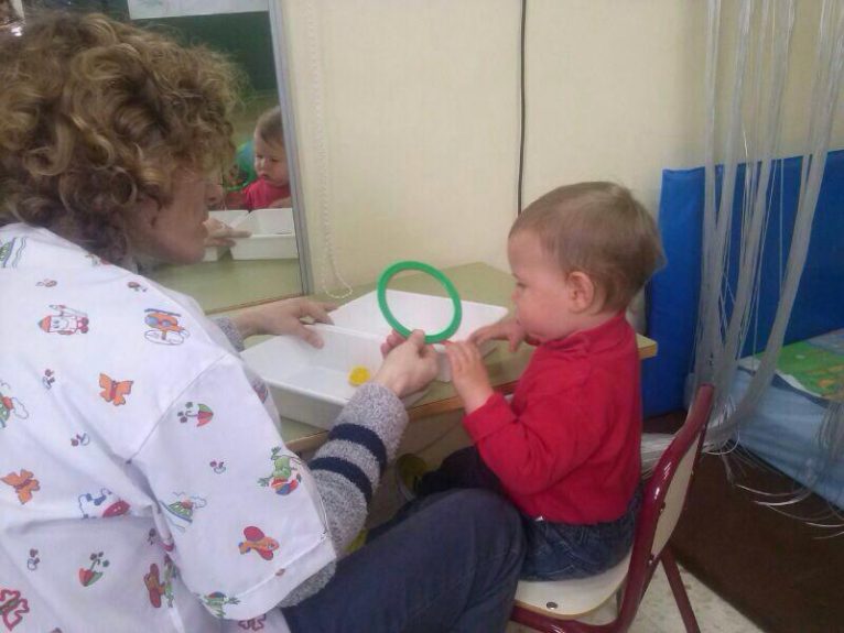 Josep este invierno durante una de sus clases de estimulación temprana en el Raquel Payà