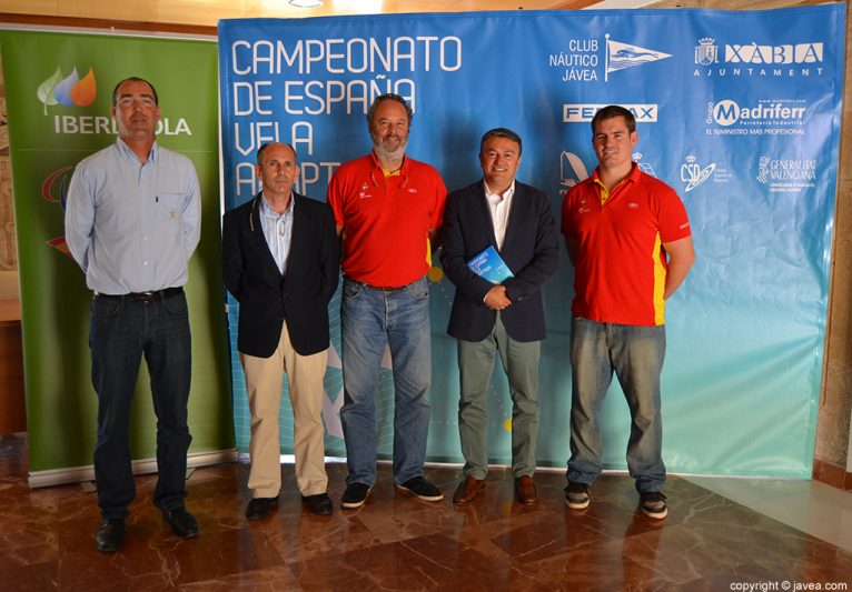 José María Bataller, Roberto Simó, representane de la Federación Española de Vela, José Chulvi y Rafael Andarias