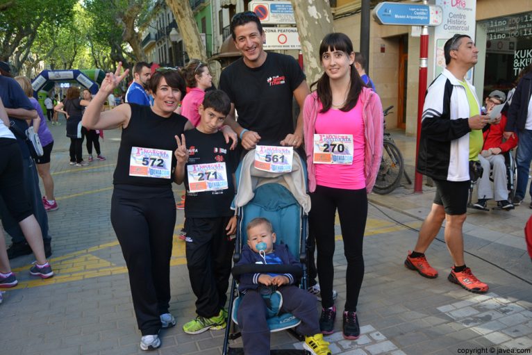 Participantes de Xàbia en la cursa solidaria del Raquel Payà de Dénia