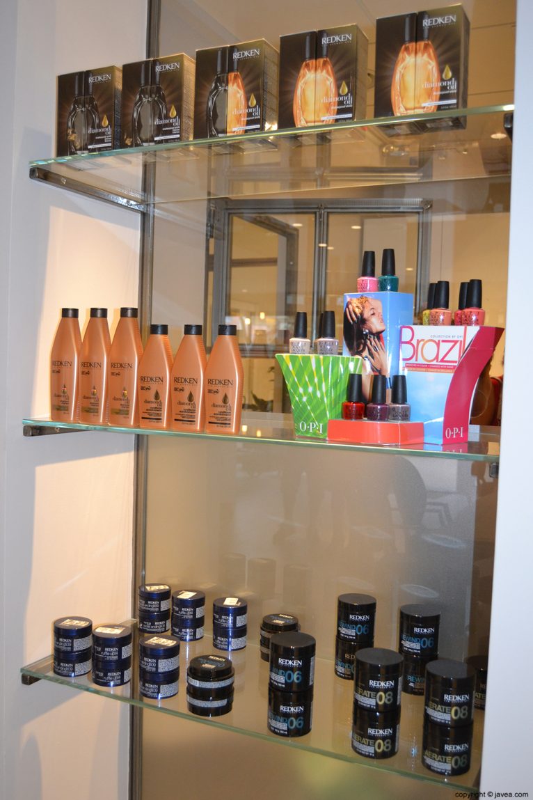 Productos exclusivos Redken en peluquería Status en Jávea