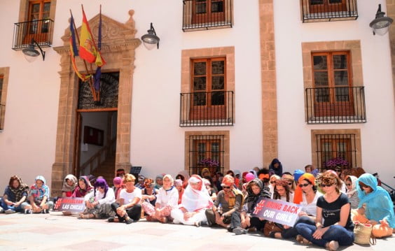 Protesta en la plaza de la Iglesia por la liberación de las estudiantes secuestradas en Nigeria