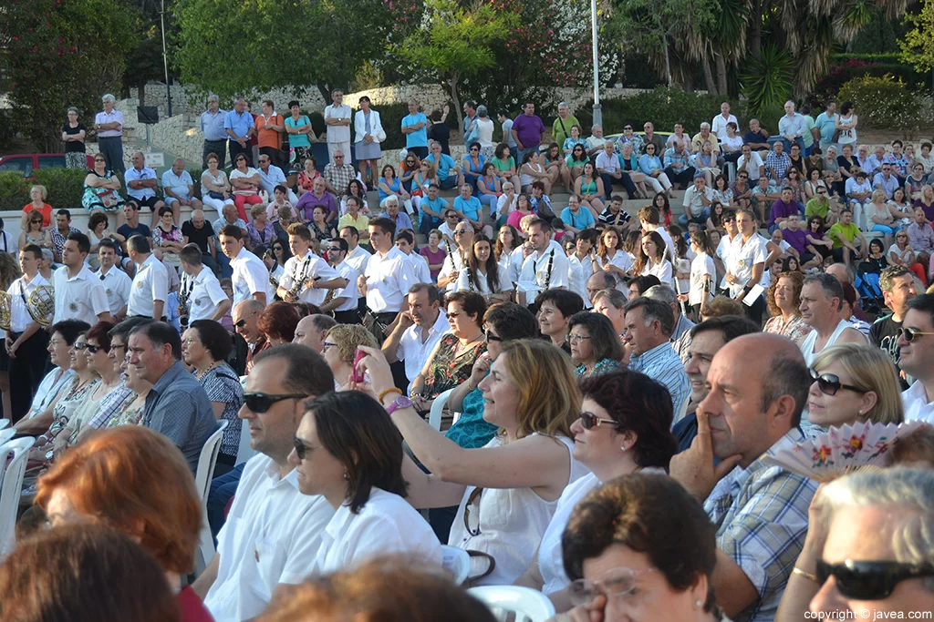 Asistentes al acto de celebración del 50 aniversario de la Banda de Música de Xàbia