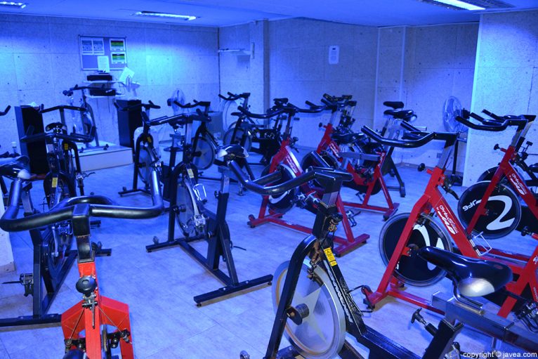 Bicicletas de spinning en el gimnasio ProFigura en Jávea