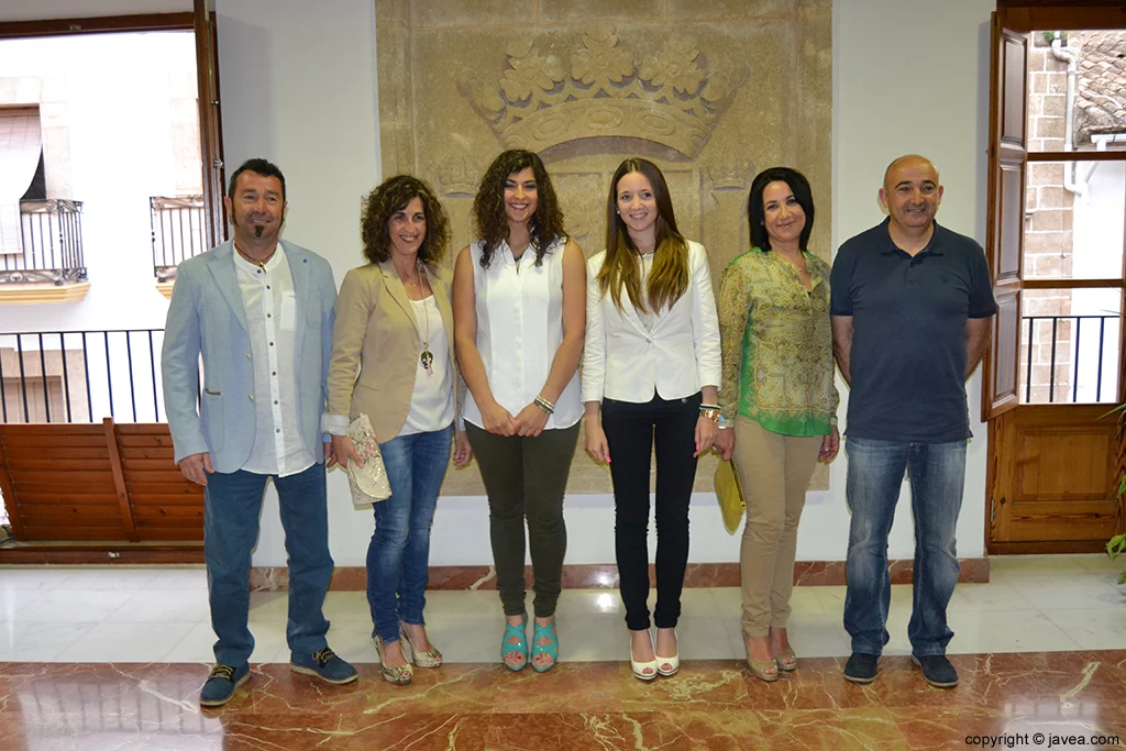 Las damas de honor, Lucía Andrés y Berta Lucas, junto con sus padres