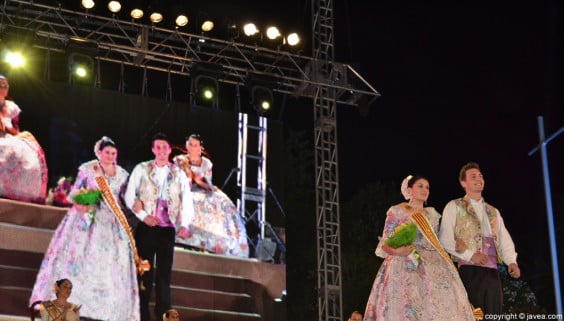 Proclamación de la corte de honor, damas y reina mayor