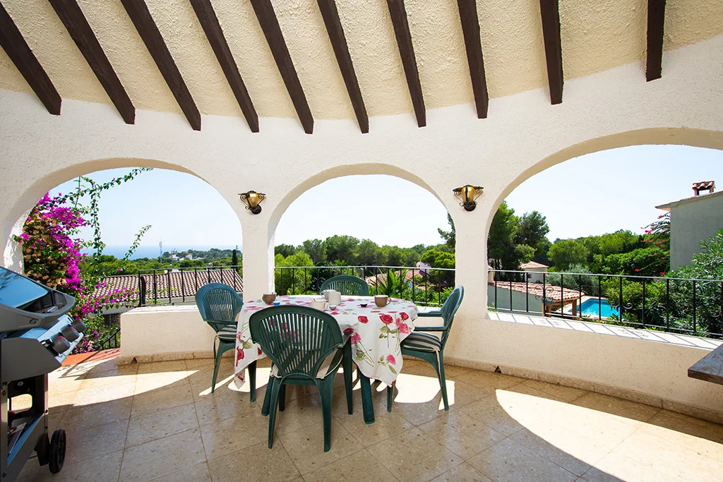 Terraza con vistas Aguila Rent a Villa