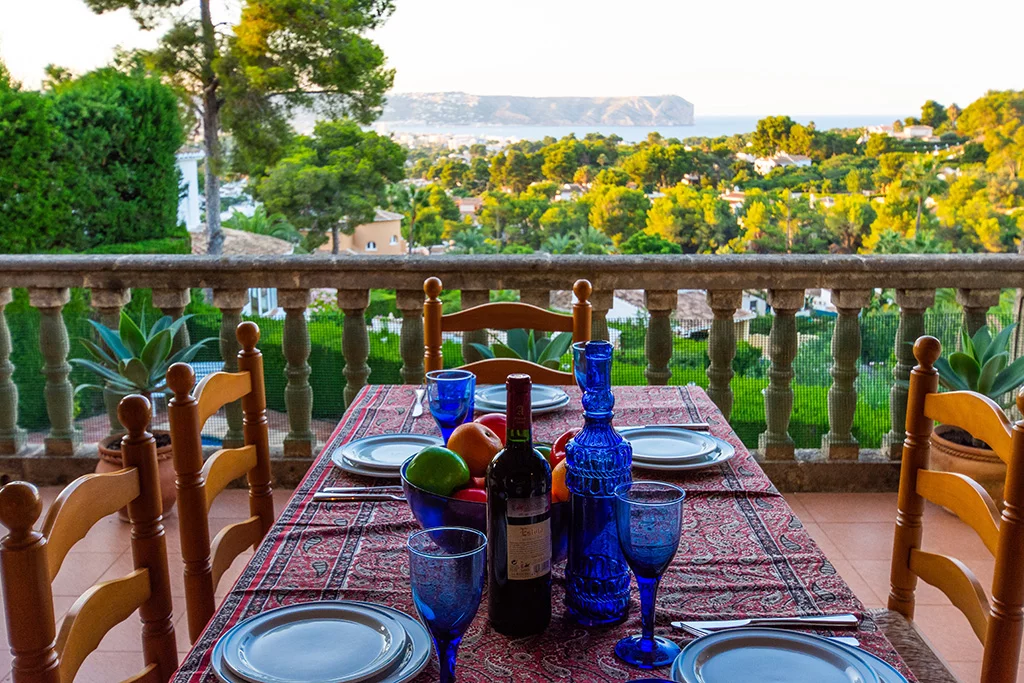 Terraza vista montaña Aguila Rent a Villa