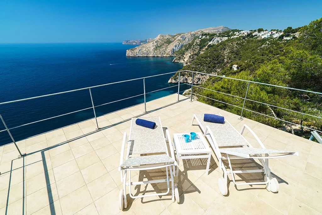 Terraza vistas al mar Aguila Rent a Villa