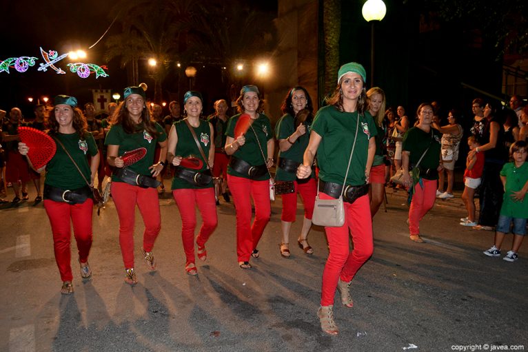 Escuadra femenina de la filà capitana contrabandistes