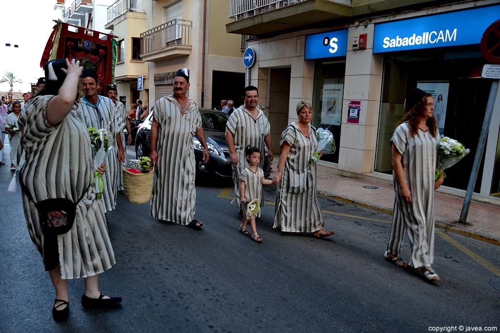 Filà Almoradins en la ofrenda a Sant Jaume