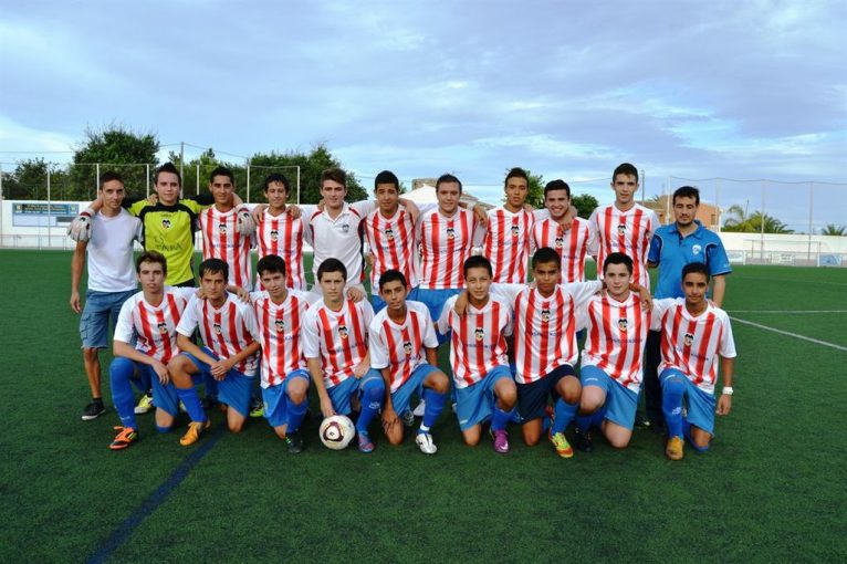 Juanvi Villalba con sus chicos del juvenil B