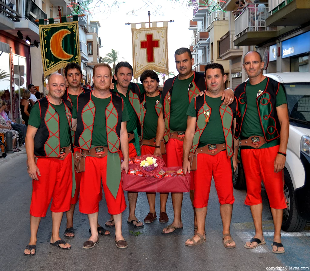 Miembros de la Filà Capitana Contrabandistes