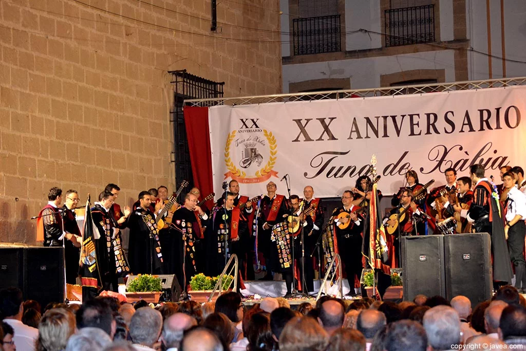 Escenario de la Tuna de Xàbia en la Plaza de la Iglesia