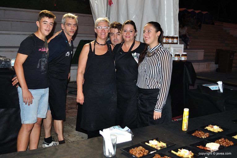 Restauradores trabajando en el Tapeo Xàbia Histórica 2014