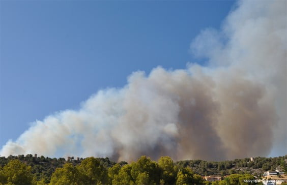 Humareda en el Montgó