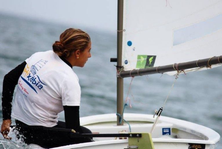 Julia Miñana en plena regata