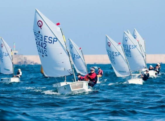 Momento de una regata en Gijón