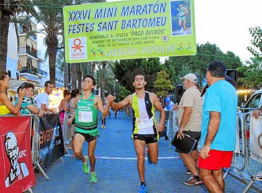 Siro Piña y Mohamed Younes entrando en meta