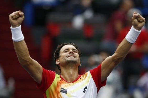 David Ferrer levanta sus brazos al ganar a Murray