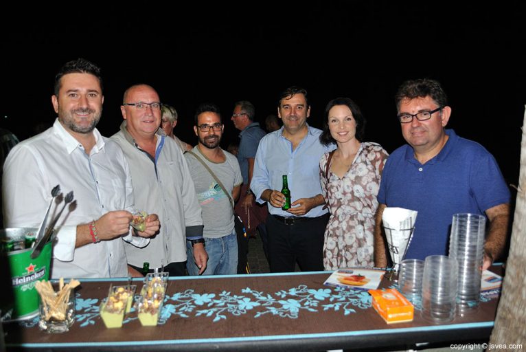 Las autoridades y representantes durante la inauguración