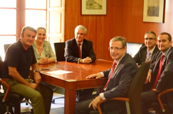 Los responsables de la Fundación La Caixa realizan su dontivo