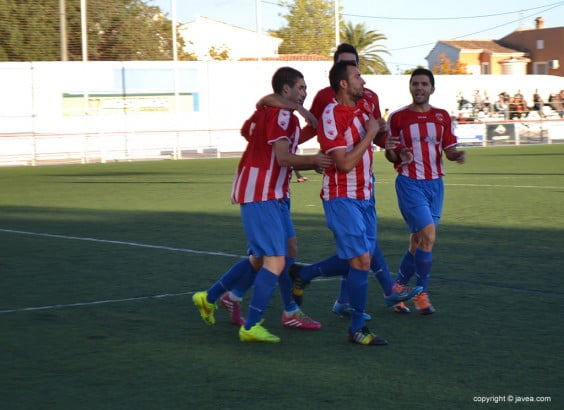 Los jugadores javienses celebrando un gol