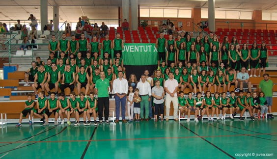 José Chulvi con los equipos del CB. Joventut Xàbia