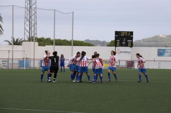 Las chicas del CD. Jávea haciendo piña