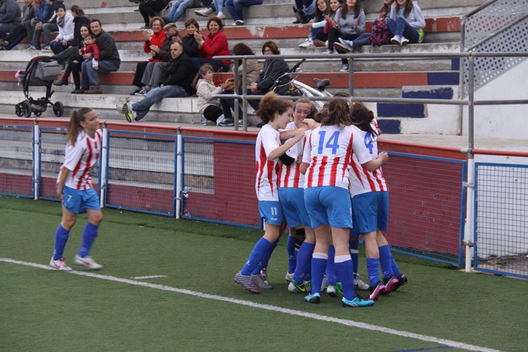 Las chicas del CD. Jávea celebrando un gol