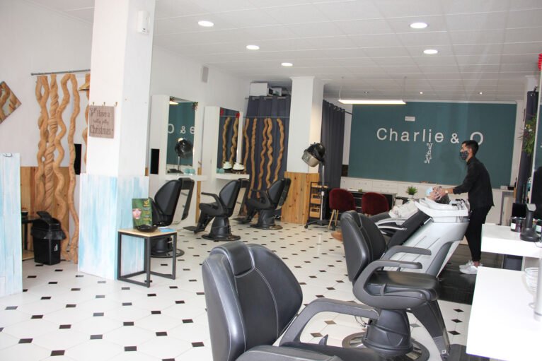 Salón de peluquería en Jávea - Charlie & O