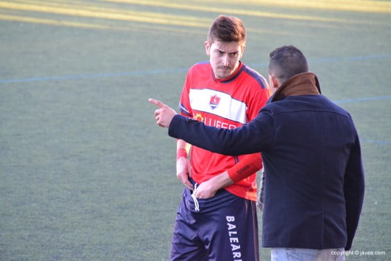 Iborra recibiendo órdenes de Adrián Ferrandiz