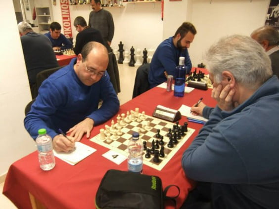 Manolo González durante una partida