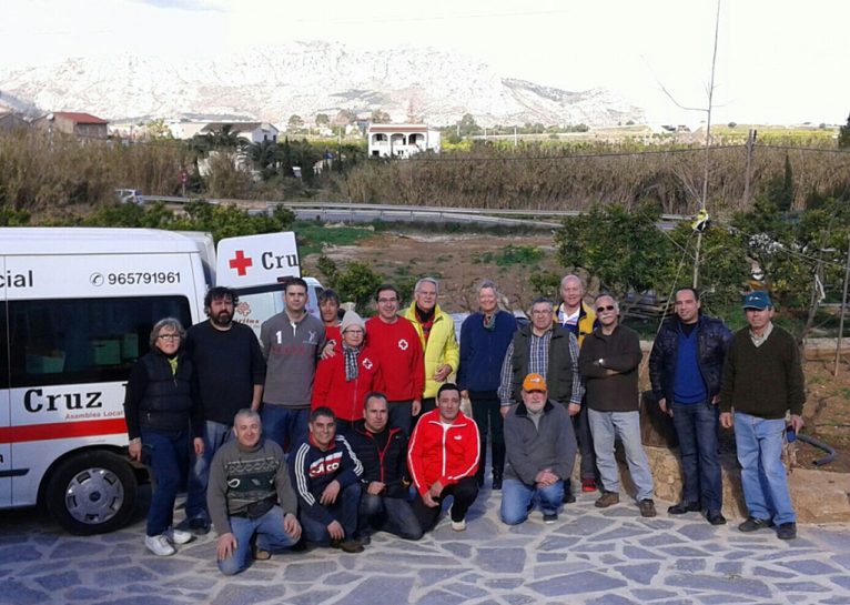 Voluntarios que participaron en la recolecta de naranjas