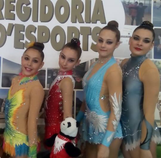 Las gimnastas del CD Montgó Xabia