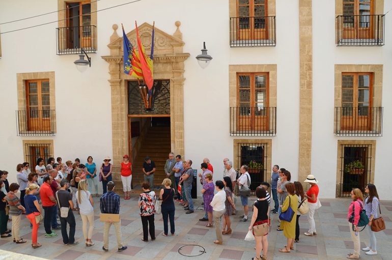 Minuto de silencio en el ayuntamiento de Jávea