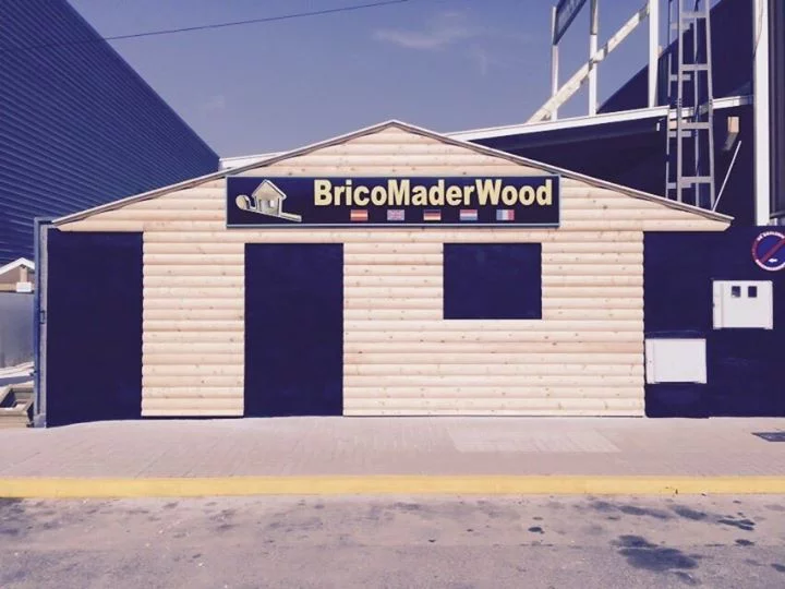 brico mader wood fachada