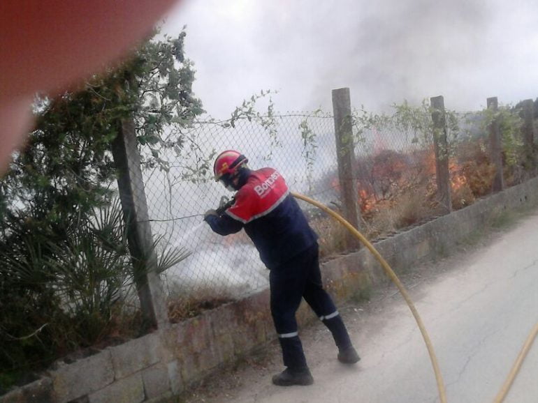 Bombero en el incendio de Jávea