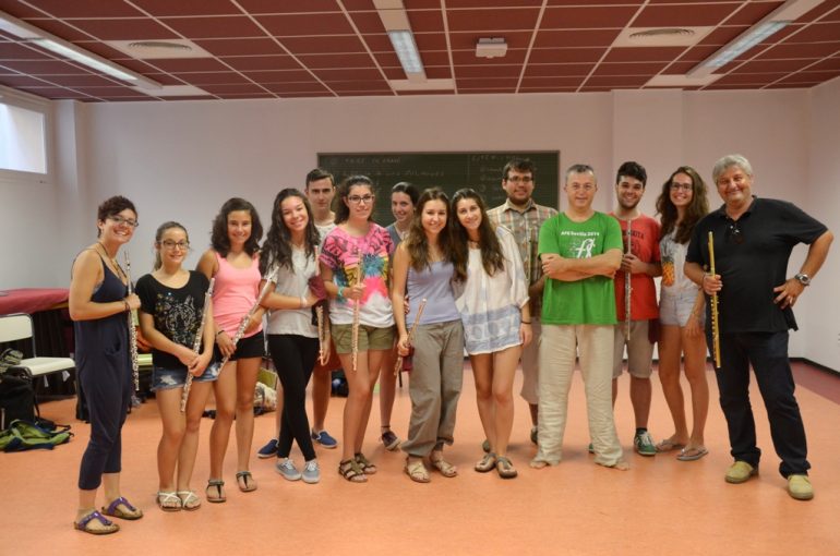 Quico Moragues con alumnos de Música a l`estiu