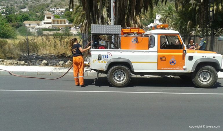 Autobomba de Protección Civil empleada para sofocar las llamas.