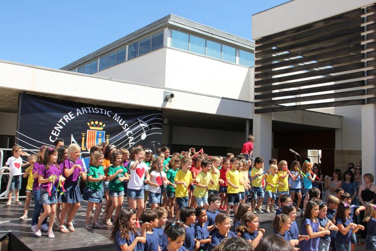 Alumnos que finalizaron el curso de iniciación musical