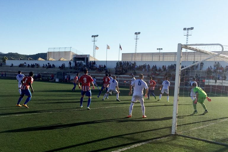 El Jávea volcado sobre el área del Sueca